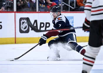 Justus Annunen, Nathan MacKinnon help Avalanche blast Blackhawks again