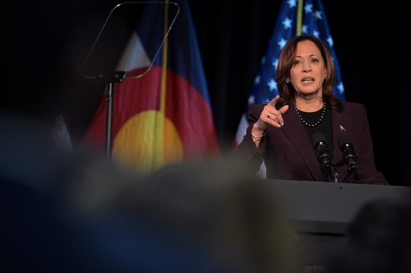 In Denver, Vice President Kamala Harris promises to fight for “assault” weapons ban and abortion access