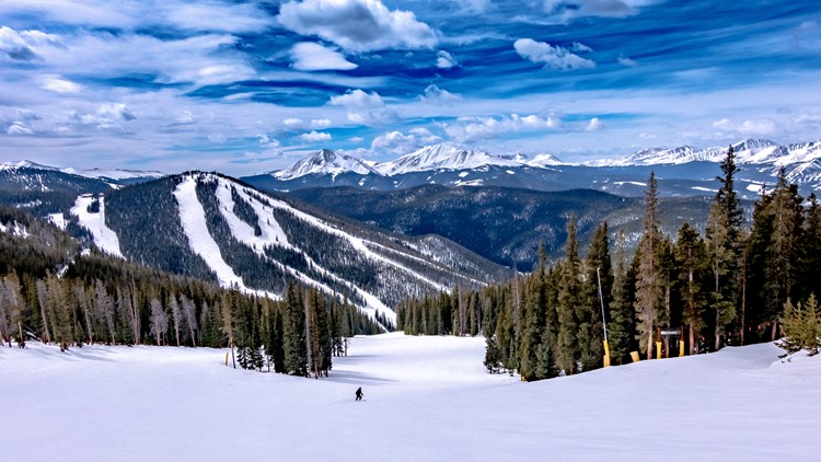 Skier hits tree, dies at Colorado ski resort