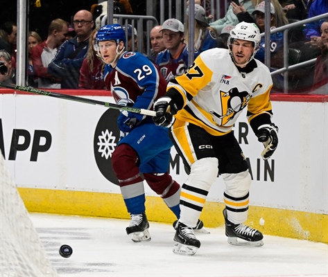 Nathan MacKinnon sets Avalanche record for points in a season as Colorado comes back to beat Pittsburgh
