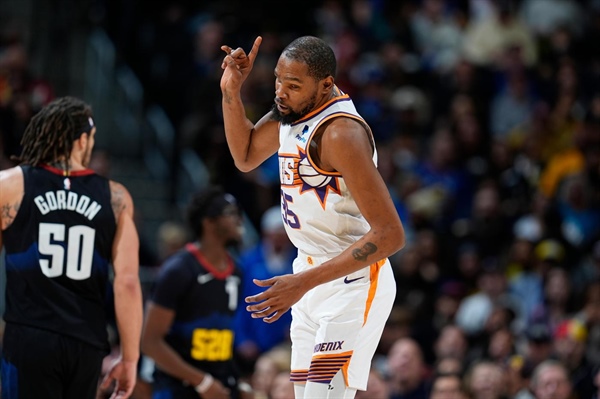 Kevin Durant scores 30 points to lead Suns past short-handed Nuggets