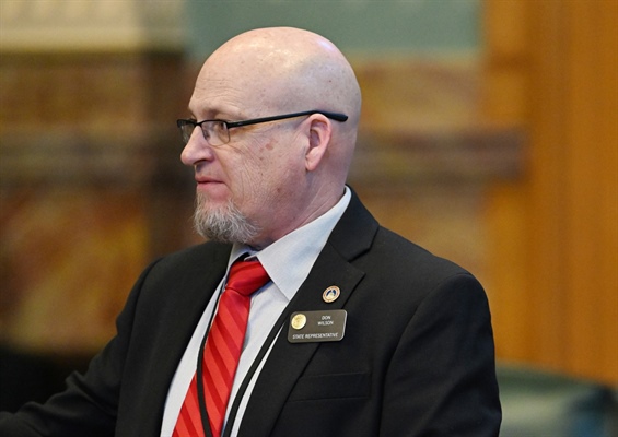 Colorado lawmaker apologizes for leaving gun in Capitol bathroom