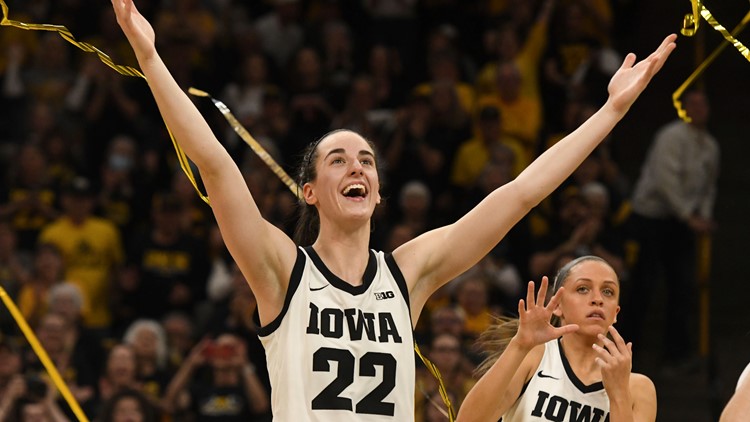 Caitlin Clark makes surprise appearance on 'Saturday Night Live' ahead of 2024 WNBA Draft