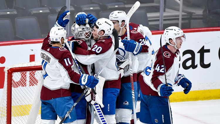 Avalanche score 4 in 2nd period, beat Jets 5-2