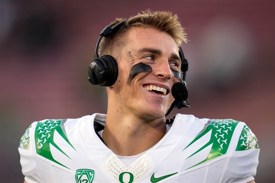 Broncos select Oregon quarterback Bo Nix with 12th overall pick