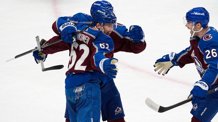 Avalanche take control of playoff series with win over Jets in Game 4