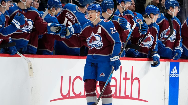 Avs' MacKinnon named Hart Trophy finalist