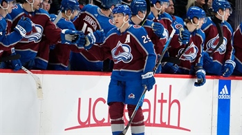 Avs' MacKinnon named Hart Trophy finalist