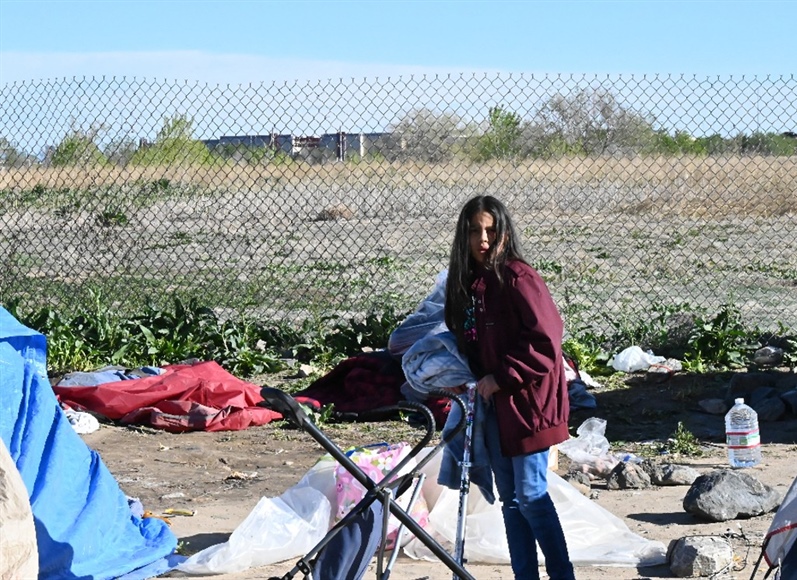 
      
        Hidden Migrant Encampment Splits Before City Sweep
      
    