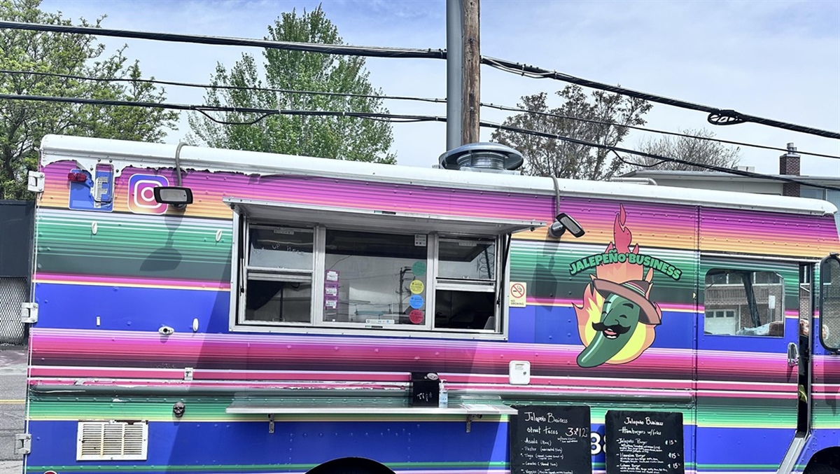 
      
        Denver Food Truck Jalapeño Business Serves Mexican Fare and Burgers
      
    