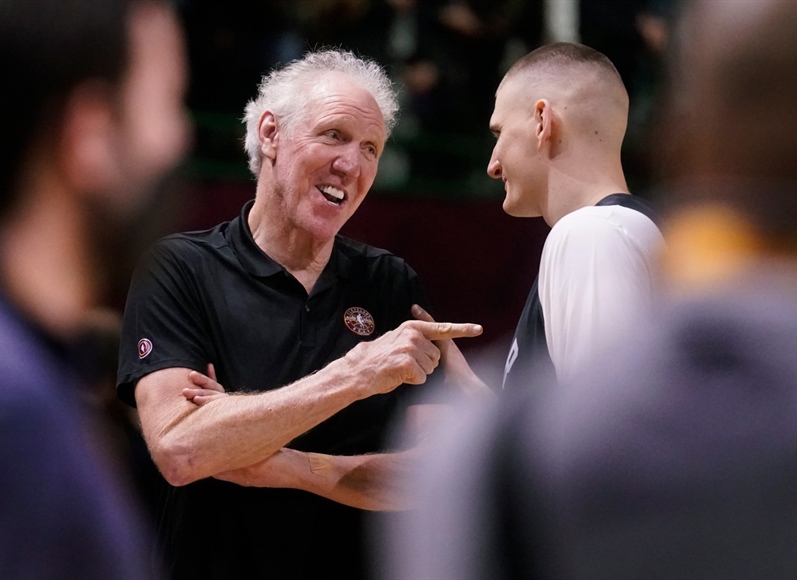 Bill Walton, Hall of Fame player who became a star broadcaster, dies of cancer at 71