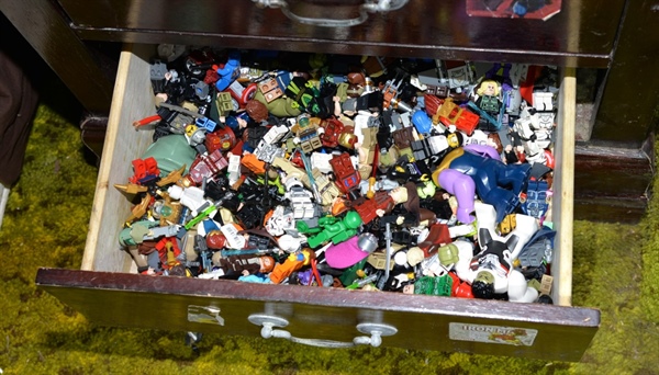 Denver teen arrested in $20K theft of LEGOs, minifigures from Jefferson County shop