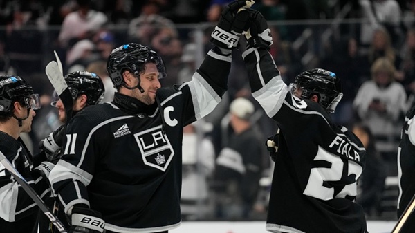 Kings beat Avalanche 4-1 as Kopitar breaks club record for assists