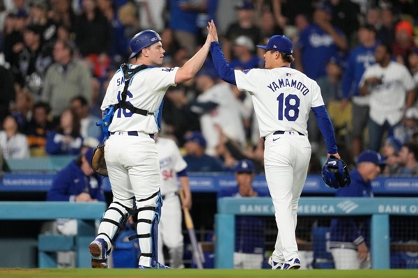 Yoshinobu Yamamoto and the Dodgers get back to winning with a 4-1 victory...