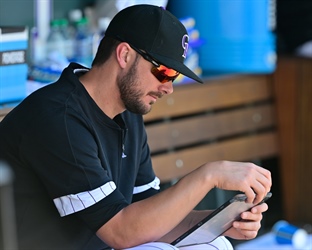 Keeler: As Rockies’ Kris Bryant heads back to injured list, fans are ready to move on: “He can’t handle the game anymore”