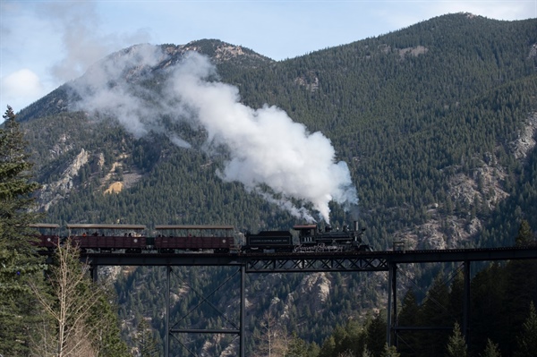 Release some steam by combining scenic train rides with hot springs