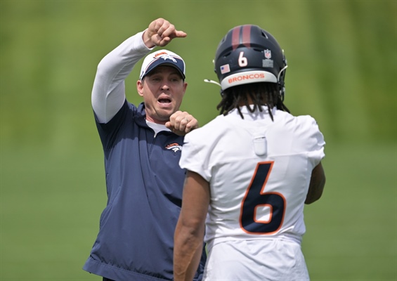 How Jim Leonhard, once a presumptive college head coach, found a fresh start as a Broncos assistant: “He’s just an incredibly gifted football mind”