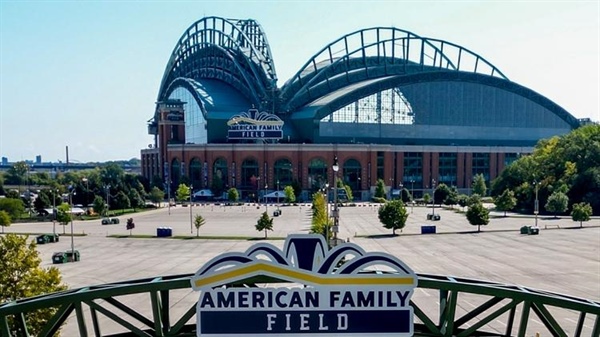 11 people injured when escalator malfunctions in Milwaukee Brewers ballpark