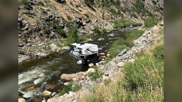 Crews recover RV from Big Thompson River