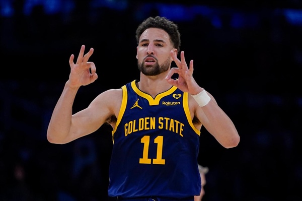 Klay Thompson is leaving the Warriors and will join the Mavericks, AP...