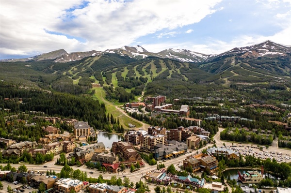 This Colorado mountain town banned the sale of single-use plastic