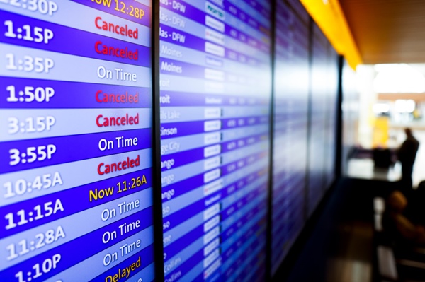 Worldwide outage cancels, delays hundreds of flights at Denver International...