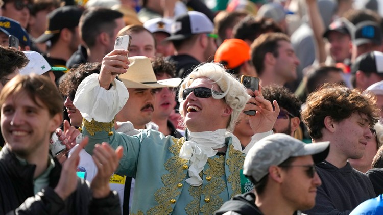 Golfers show frustration with rowdy fans at WM Phoenix Open