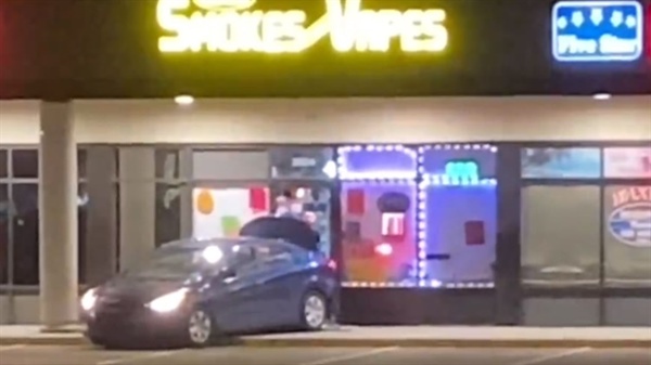 Thieves break into vape shop on Wadsworth Boulevard