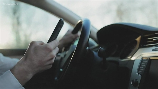 Colorado lawmakers give green light to bill prohibiting adult use of cellphones while driving