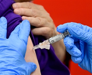 When should I get flu and COVID shots? Experts disagree — but say get them however you can