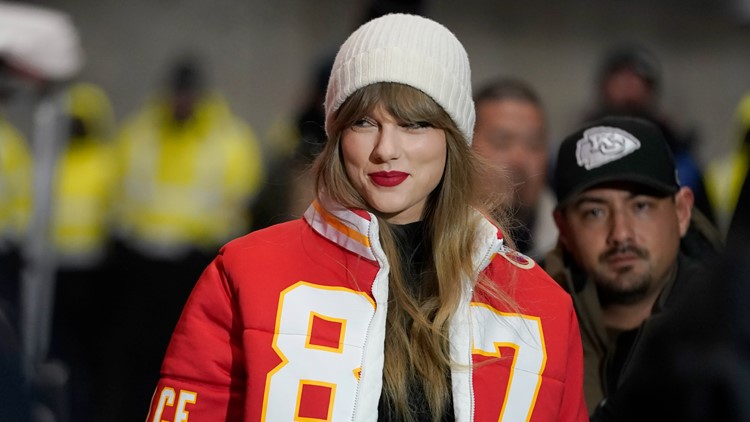 Taylor Swift donates $100,000 to family of woman killed at Chiefs rally