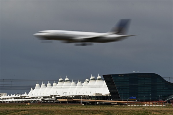 Thunderstorms delay more than 400 flights at DIA on Sunday