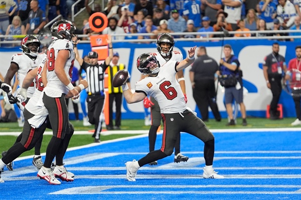 Broncos DC Vance Joseph: Tampa Bay QB Baker Mayfield playing “best I’ve ever seen him play”