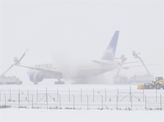 More than 500 flights delayed at DIA as winter storm rolls in