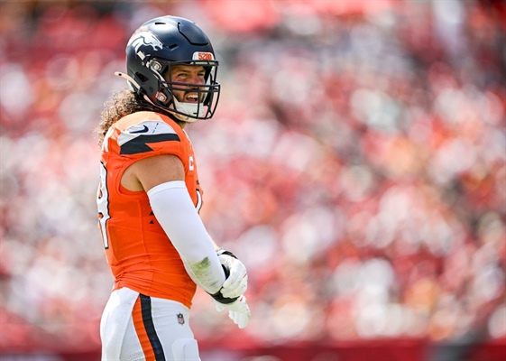 Broncos ILB Alex Singleton out for season after tearing ACL at Tampa Bay