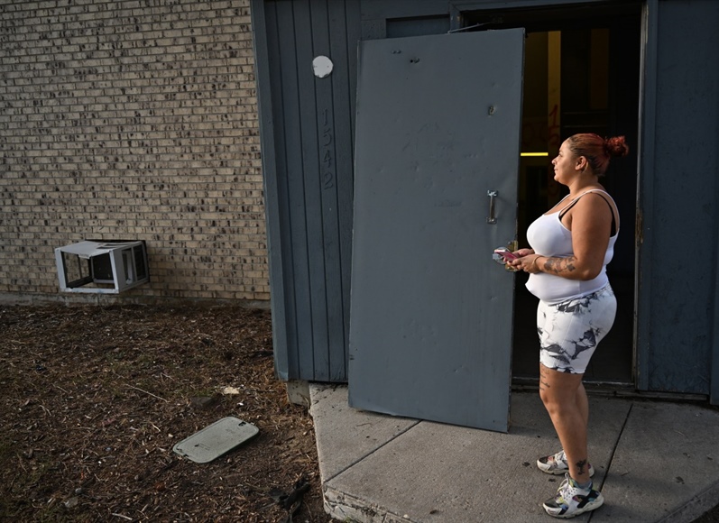 Aurora threatens closure of two troubled apartment complexes because of crime,...