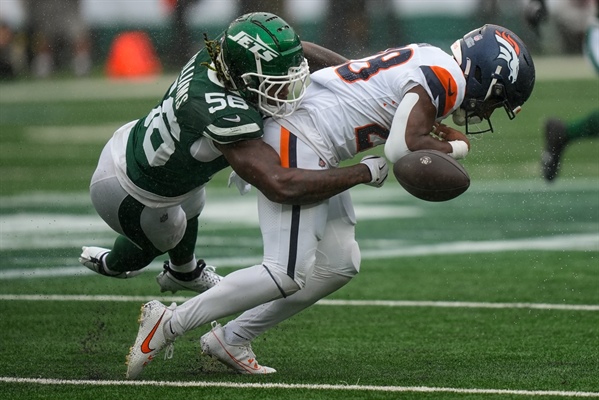 Broncos RB Tyler Badie carted to locker room after hit in New York Jets game