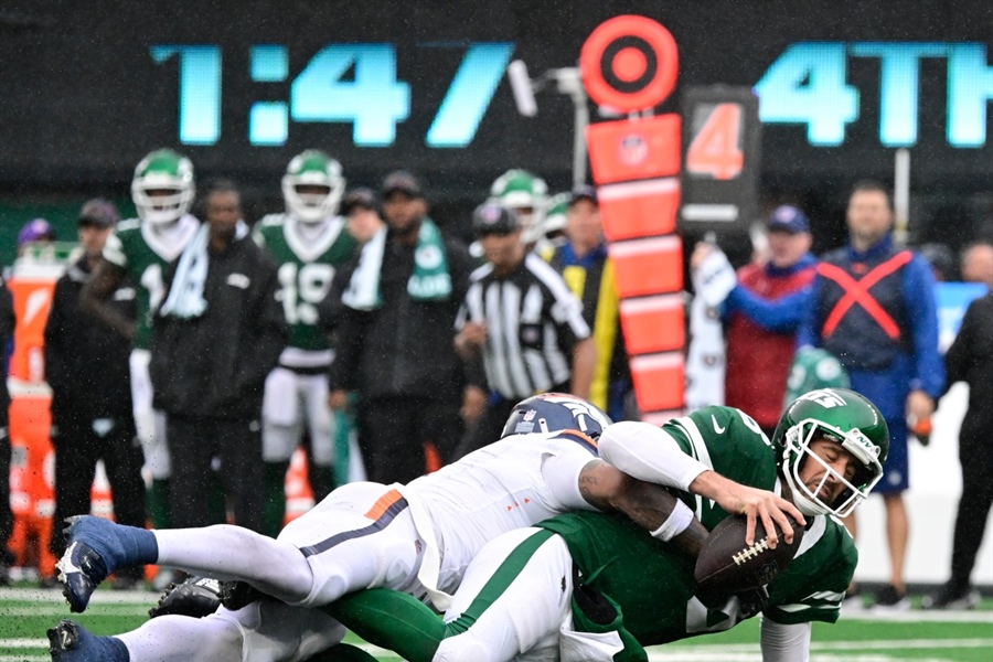 PHOTOS: Denver Broncos top New York Jets 10-9 in a soggy Week 4 of NFL football