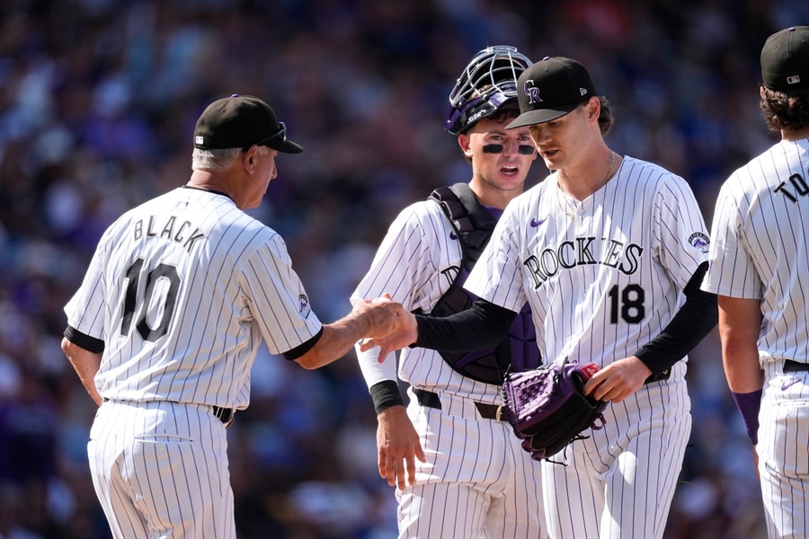 Rockies lose season finale to Dodgers on eighth-inning balk