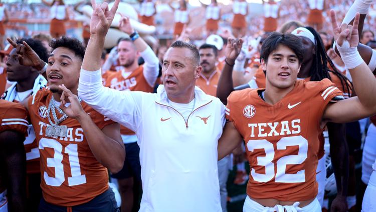 AP Top 25: Texas returns to No. 1, Alabama drops to No. 7 after upsets force reshuffling of rankings