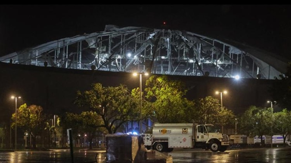 What was Tropicana Field's roof made out of?