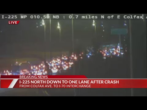 Multi-vehicle crash snarls northbound traffic on I-225 near I-70