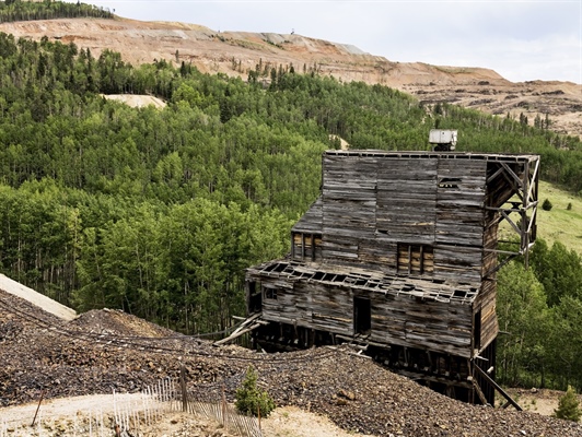 Man killed in Colorado gold mine elevator malfunction identified