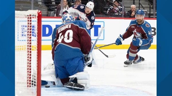 Georgiev struggles again as Avalanche lose home opener