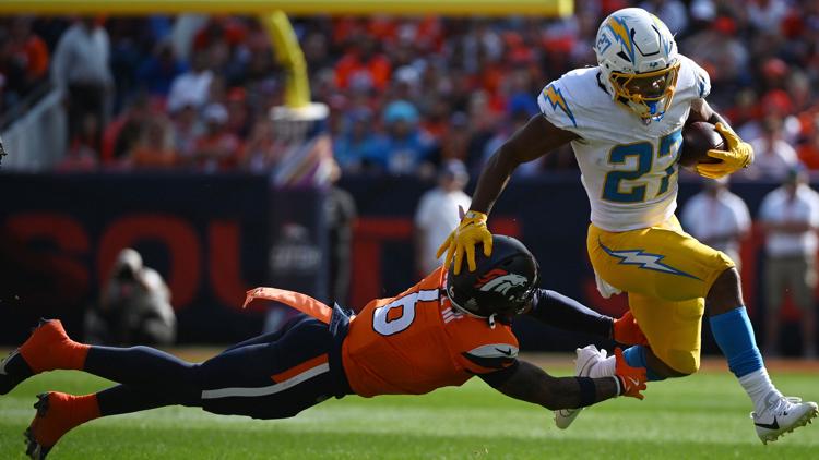 Chargers jump on sleepwalking Broncos for 20-0 halftime lead