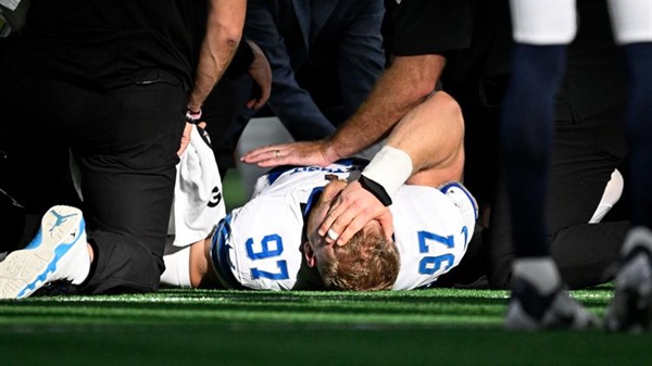 Lions' Aidan Hutchinson suffers gruesome injury vs. Cowboys