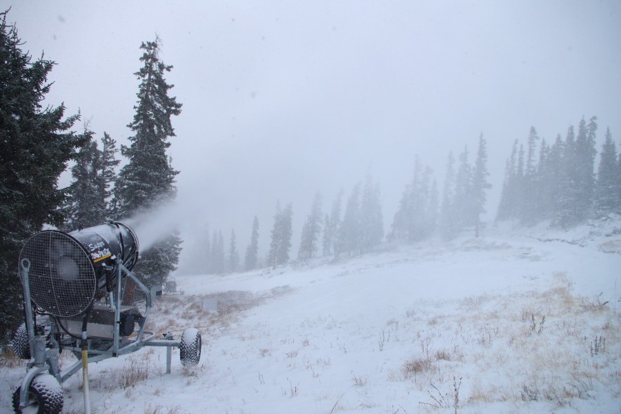 Could hot weather affect opening dates at Colorado ski areas?