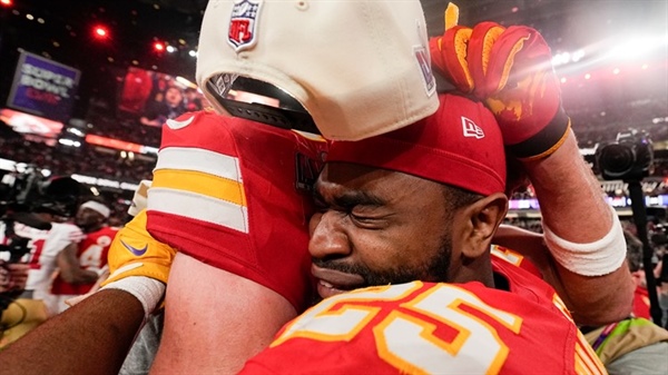 Chiefs player praised for his heroism during Super Bowl parade shooting