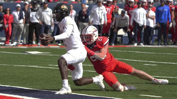 Shedeur Sanders accounts for 3 touchdowns, Colorado shuts down Arizona 34-7