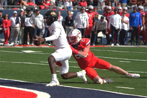 Shedeur Sanders accounts for 3 touchdowns, Colorado shuts down Arizona 34-7